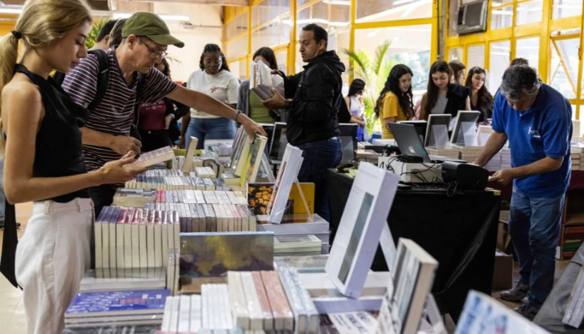 17ª Semana do Livro da Eduem, com descontos especiais, acontece entre 26 e 29 de agosto 17ª Semana do Livro da Eduem, com descontos especiais, acontece entre 26 e 29 de agosto