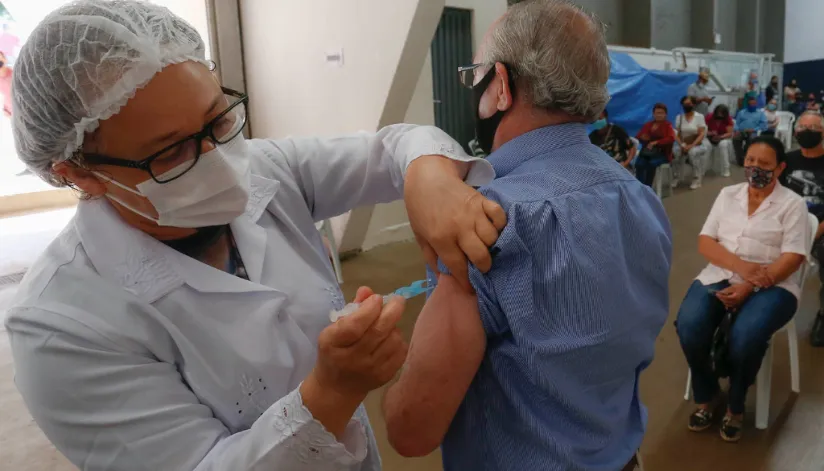 Paraná é o estado com maior proporção de vacinados contra Covid-19 no sul do Brasil, informa IBGE