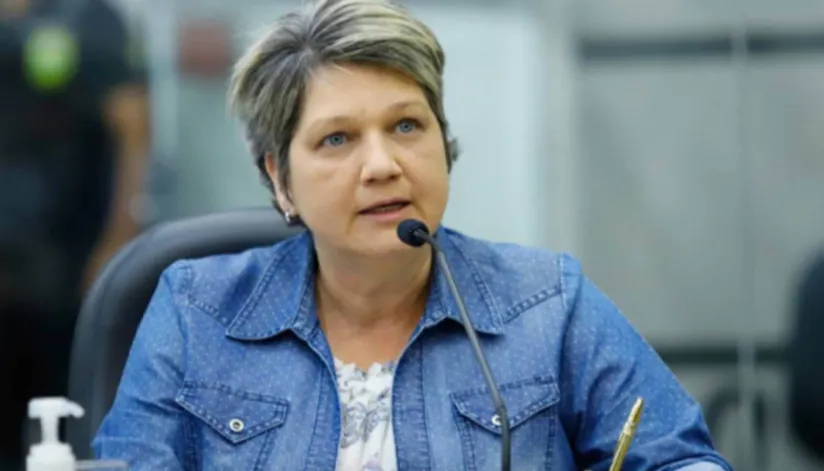 Cris Lauer é condenada por improbidade administrativa Cris Lauer é condenada por improbidade administrativa