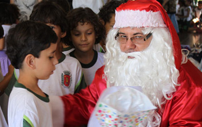 O Centro Universitário de Maringá apoia a campanha Papai Noel dos Correios 