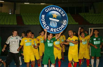 Maringá confirmada no Guinness Book por partida de futsal mais longa