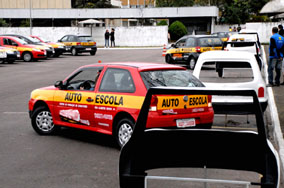 Detran reforça atendimento em Maringá até domingo (5). Detran reforça atendimento em Maringá até domingo (5).
