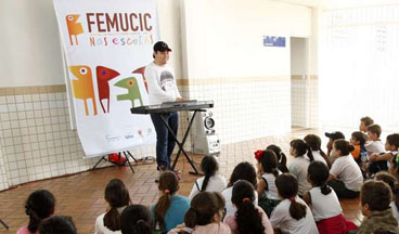 Artistas se apresentam nas escolas municipais. Veja programação. Artistas se apresentam nas escolas municipais. Veja programação.