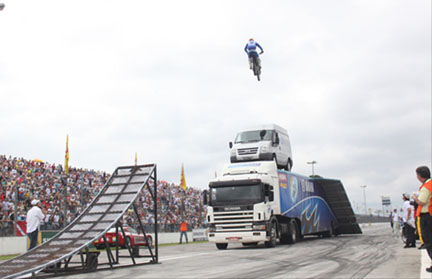 Jorge Negretti Motocross Show é atração no sábado (18), em Maringá.