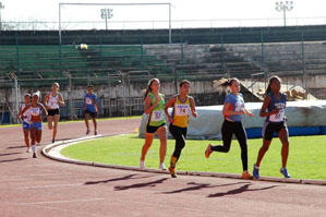 Maringá conquista o bi campeonato no feminino de menores de atletismo.