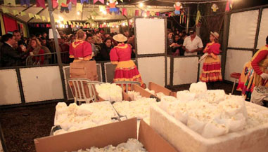Cerca de 4 mil pessoas participaram da tradicional Festa Junina do Zico Borghi.