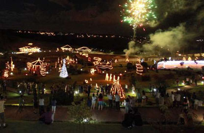 Show pirotécnico abre Natal do Parque do Japão neste sábado (7).