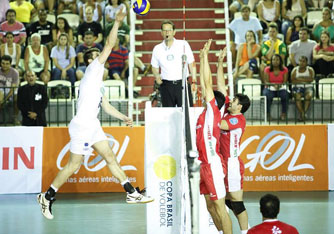 Favoritos vencem e fazem final da Copa Brasil de Vôlei Masculina neste sábado (25).