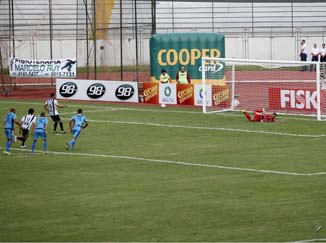 Maringá Futebol Clube enfrenta Coritiba na semifinal do Paranaense.