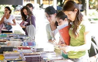 Semana do Livro começa nesta terça-feira (8), com descontos que variam de 50% a 80%.