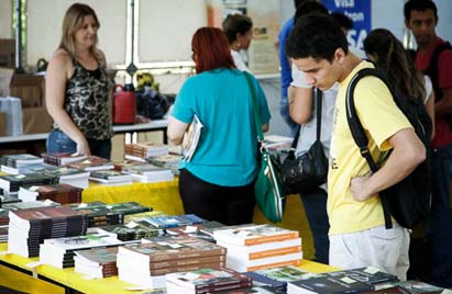 Semana do Livro oferece obras da Eduem a preços promocionais.