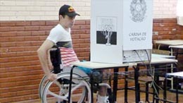 Prazo para eleitores com deficiência pedirem transferência termina dia 7 de maio.
