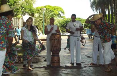 Sucena apresenta espetáculo “Da Cor do Brasil” nesta quarta-feira (7).