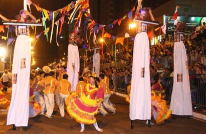 Desfile cívico-militar comemora o aniversário de Maringá na segunda-feira (12).