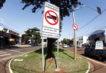 Circulação de veículos pesados terá restrições na Avenida Morangueira.