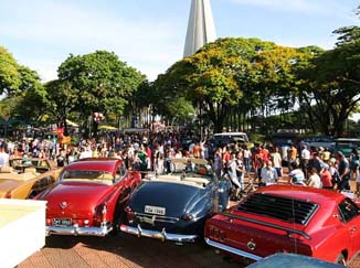 Maringá recebe exposição de carros antigos neste fim de semana.