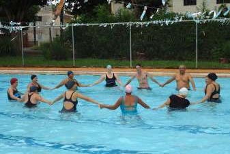 Temporada de aulas nas piscinas dos centros esportivos está aberta