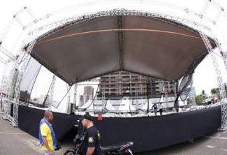 Palco Conexões está sendo montado para evento. Veja programação Palco Conexões está sendo montado para evento. Veja programação