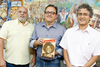 Primeiro livro sobre a história de Maringá é reeditado