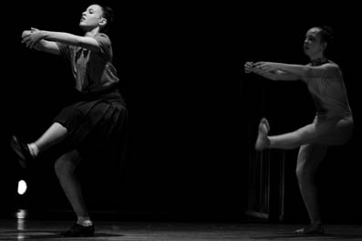 Sapateado de Nara Dutra é atração no Teatro Reviver Sapateado de Nara Dutra é atração no Teatro Reviver