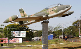 Montagem da aeronave Xavante AT-26 é finalizada Montagem da aeronave Xavante AT-26 é finalizada