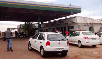 Equipes do Procon fiscalizam postos de combustível em Maringá