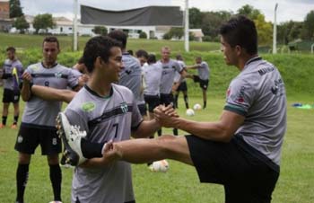 Treinamento do Maringá FC é marcado pela chegada de dois reforços e treino com bola