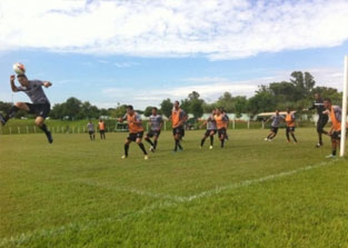 Maringá FC enfrenta o Atlético-PR no Ecoestádio, em Curitiba, nesta quarta-feira (3)