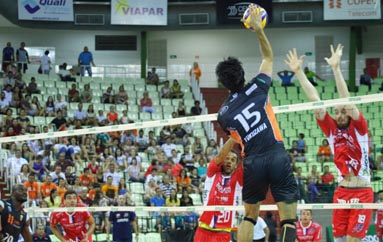 Copel Telecom/Maringá Vôlei vence e ainda briga por vaga