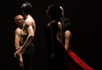 Espetáculo “Entre Dois Muros Marchemos” é atração do Teatro Reviver