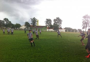 Chuva muda os planos, e Alex já pode estrear pela equipe maringaense