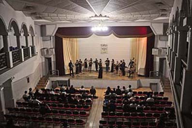 “Semeando Música” se apresenta na região com Orquestra de Flautas da UEM