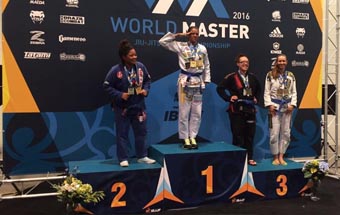 Soldado da Polícia Militar de Maringá é campeã mundial de Jiu-Jitsu