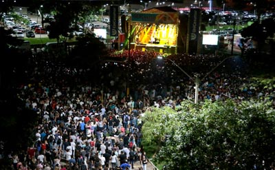 Instituição reúne 15 mil pessoas no show de boas-vindas com Jota Quest