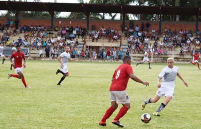 Tupãzinho segue invicto no comando do Grêmio Maringá