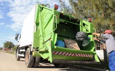 Prefeitura licita compra de 15 caminhões para coleta de lixo