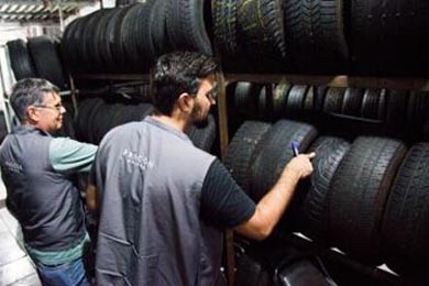 Procon fiscaliza comercialização irregular de pneus frisados