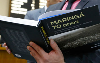 Reitor da Unicesumar apresenta livro sobre Maringá na Câmara de Vereadores