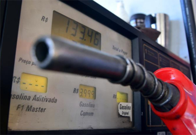 Governo eleva tributo sobre combustíveis e corta mais R$ 5,9 bilhões em gastos