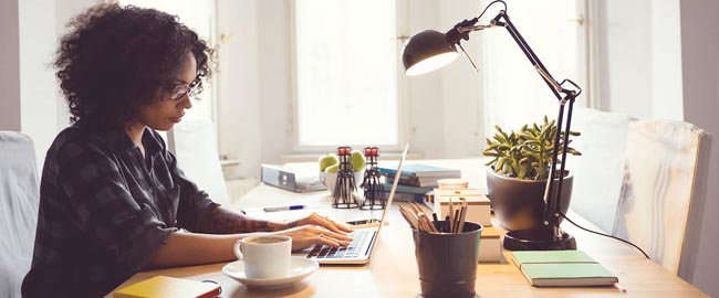 Grandes empresas já adotam trabalhar em home office. Veja as vantagens e as desvantagens