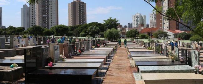 Prazo para reforma e limpeza de túmulos do Cemitério Municipal vai até domingo (29) Prazo para reforma e limpeza de túmulos do Cemitério Municipal vai até domingo (29)