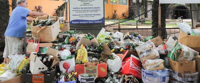 Descarte correto de lixo cortante pode evitar acidentes com coletores