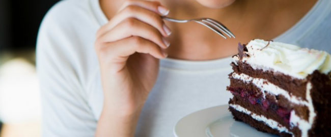 Entenda porque sentimos sede depois de comer doce