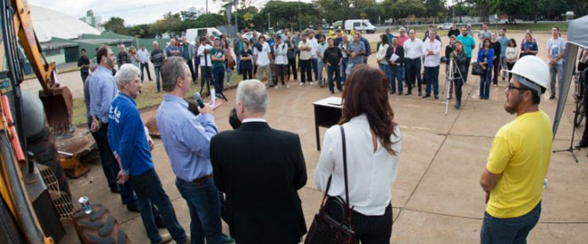 Ordem de serviço dá início à construção da pista de skate na Vila Olímpica