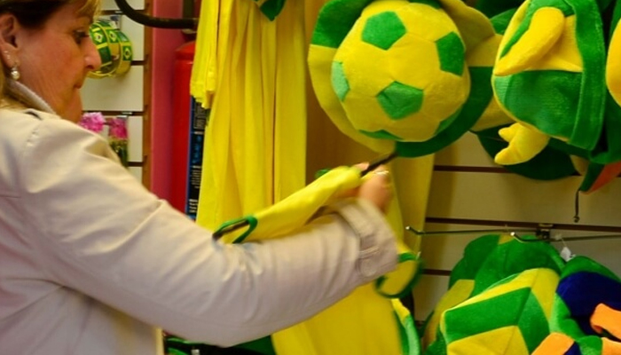 Comércio terá horário especial durante jogos do Brasil