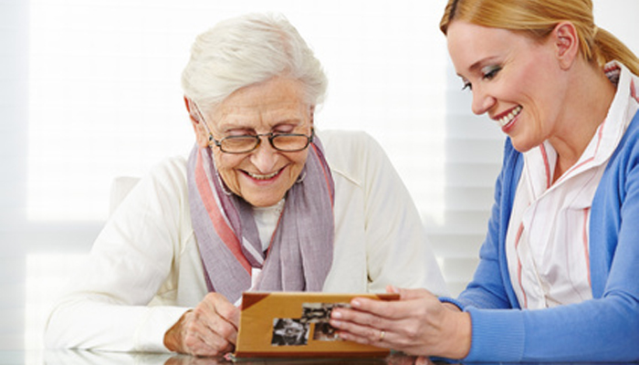 Veja cinco cuidados essenciais para o paciente com Alzheimer