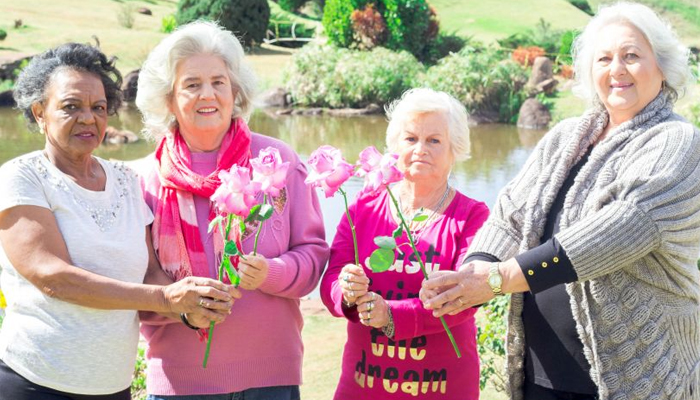 Exposição retrata mulheres que venceram o câncer