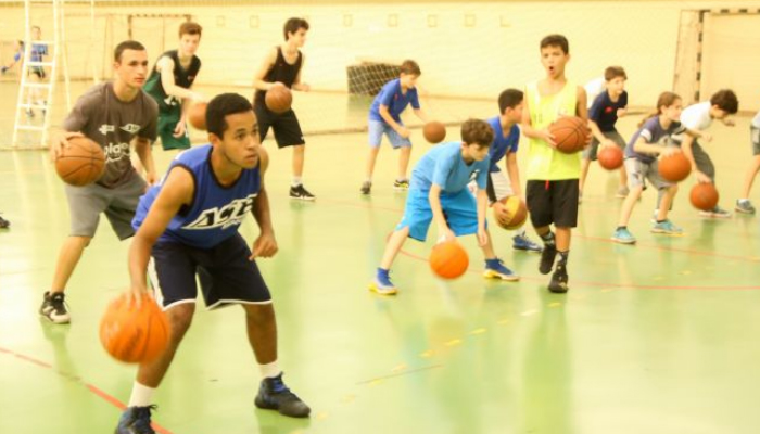 Projeto estimula prática do esporte entre crianças e adolescentes