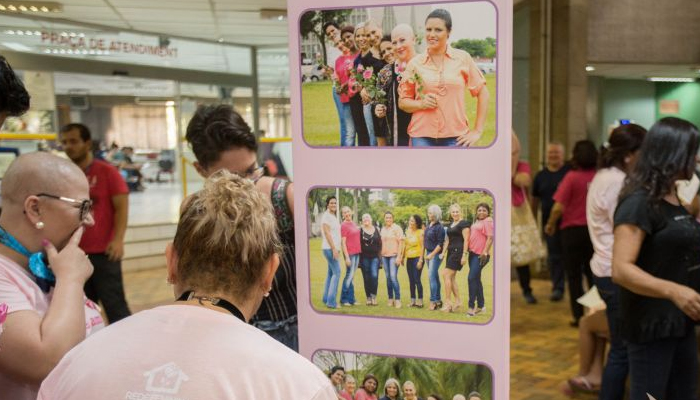 Exposição &#8242;Pétalas&#8242; incentiva a força e a luta de mulheres contra o câncer