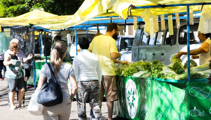 Feira de Orgânicos completa dois anos com programação especial